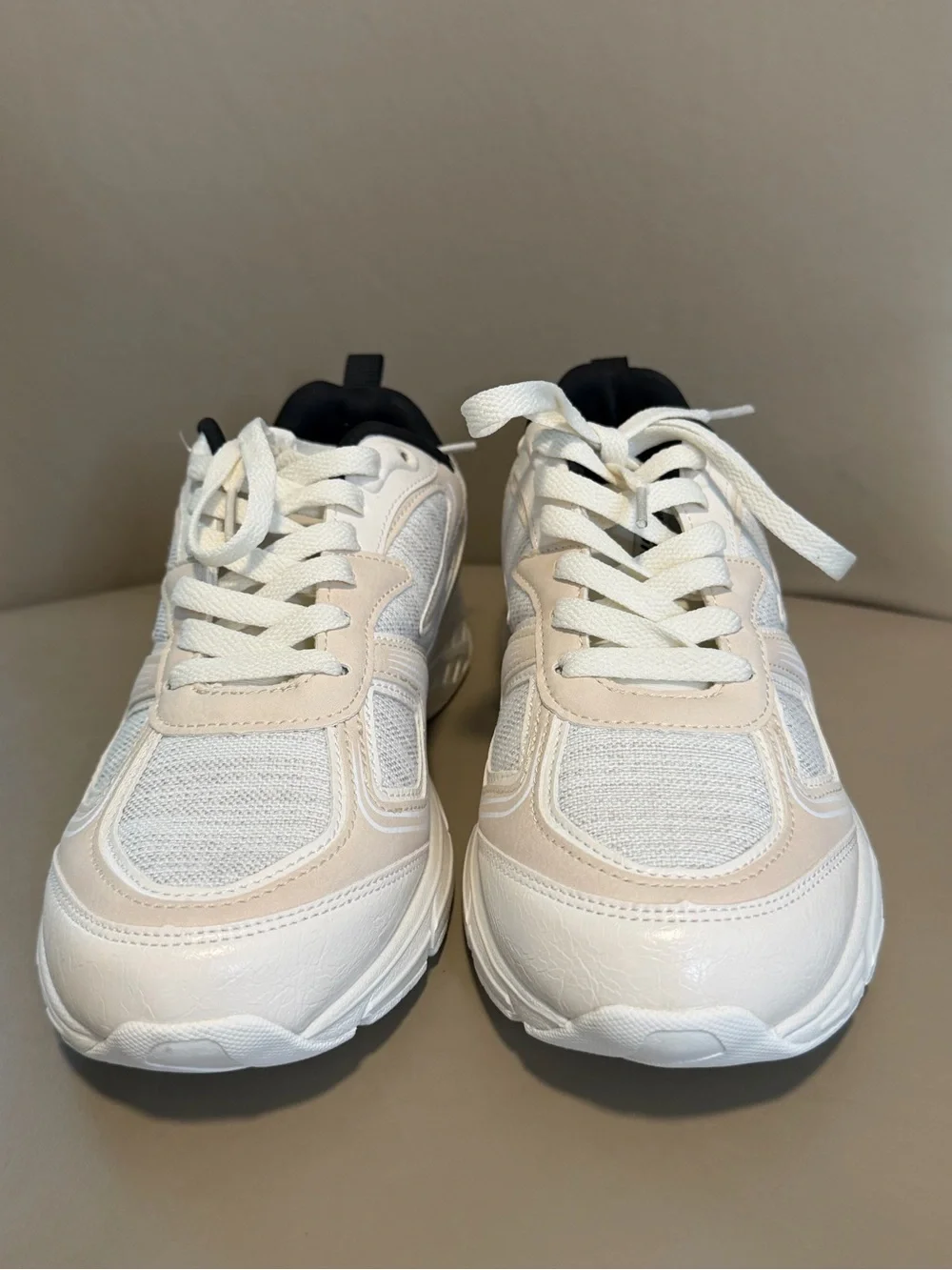 New in Box! Nautica Perelto Linen/Ivory Comfort Lace Up Jogger Sneakers. Size 8.